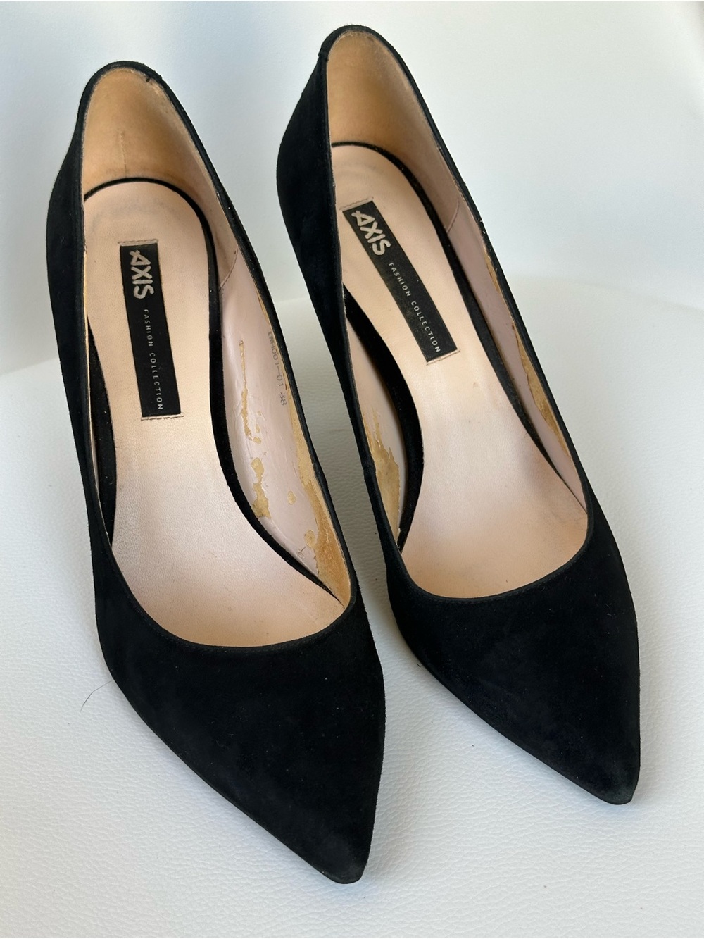 Black Pointed-Toe Suede Pumps Mid-high Heel Women’s Size EUR 38 (US 7-7.5)